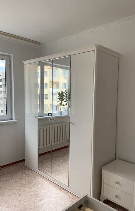 Продаётся шкаф 4-х дверный размер 2 метра