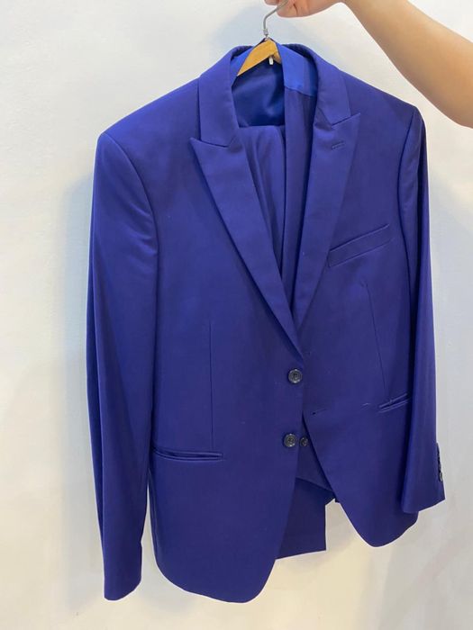 мужские костюмы.