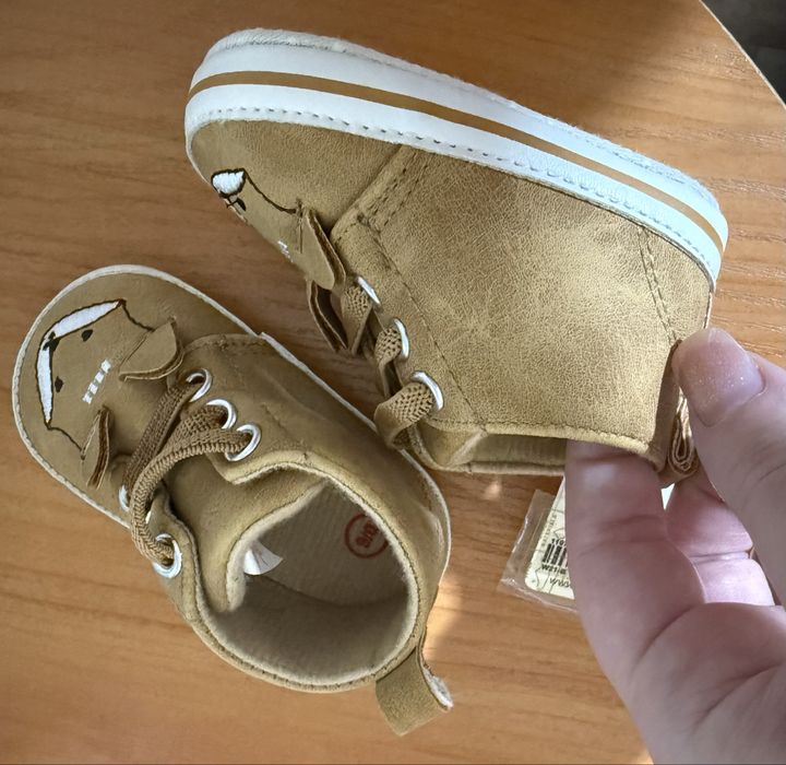 Продам детскую новую обувь