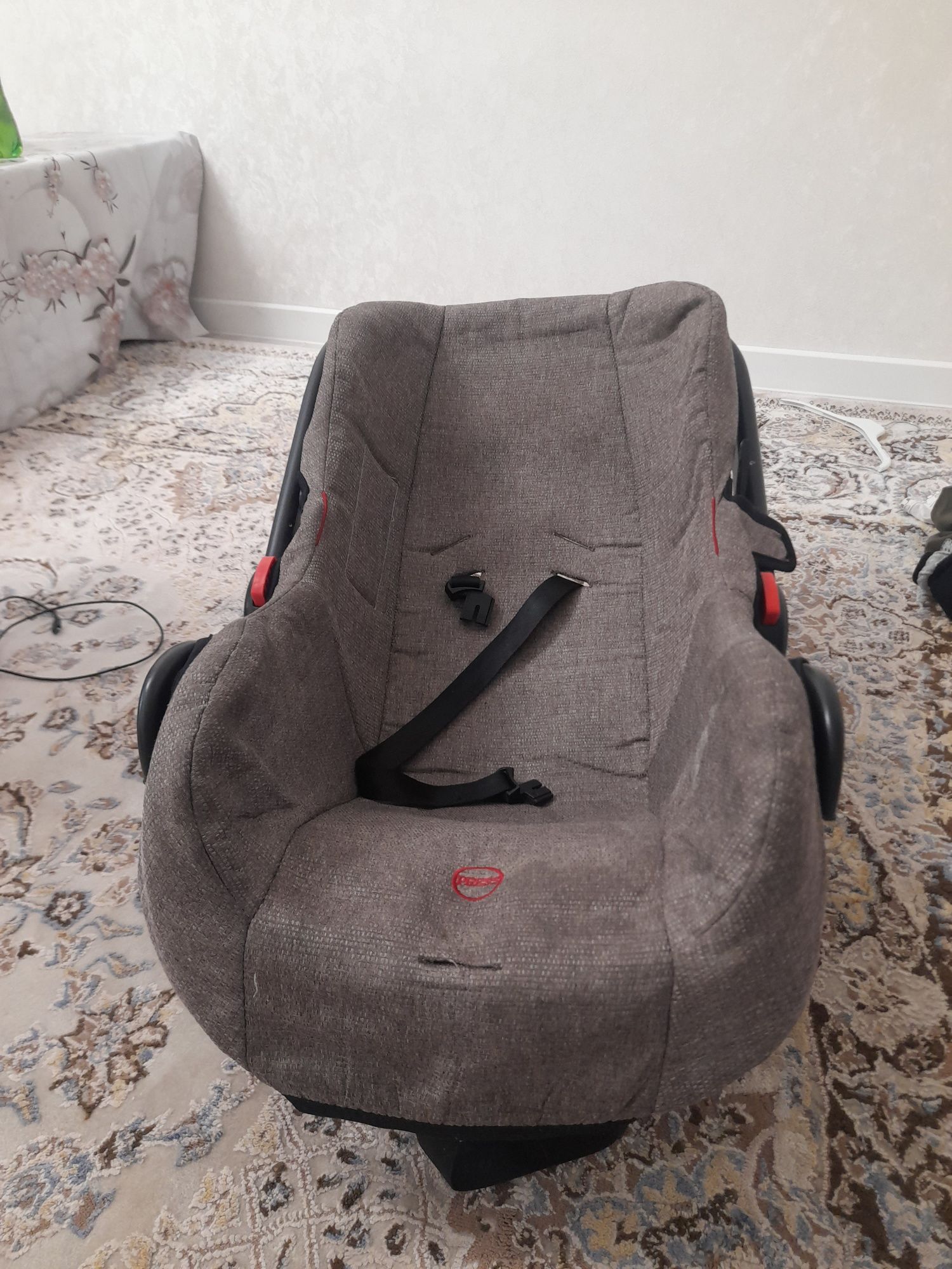 Срочно продается коляска и автокресло