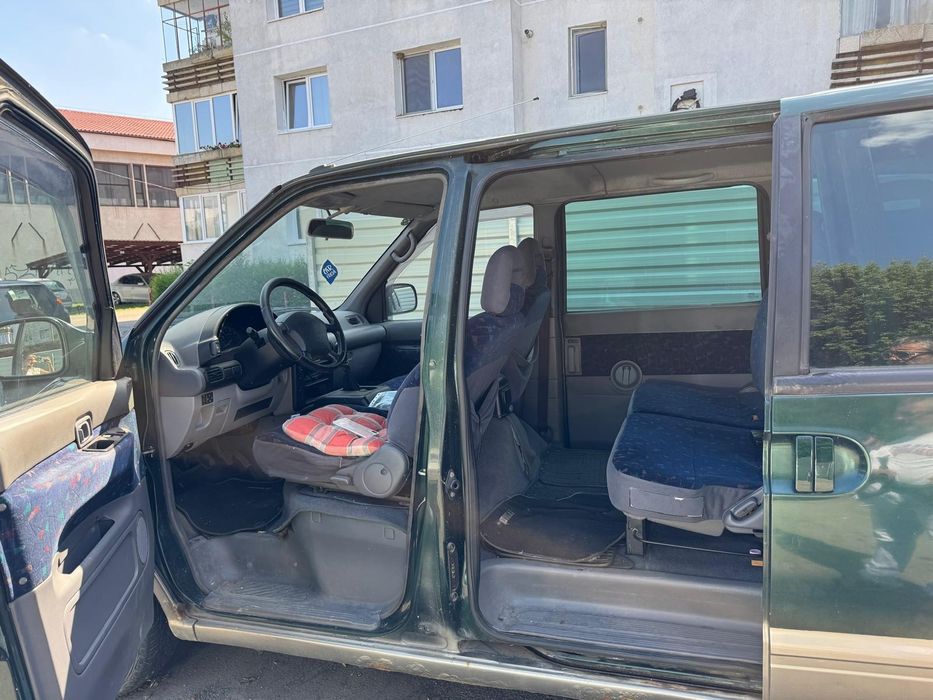 Nissan Serena 1.6 benzina din 2000