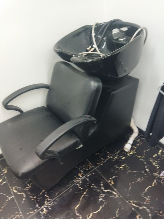 Продам инвентарь для парикмахерских