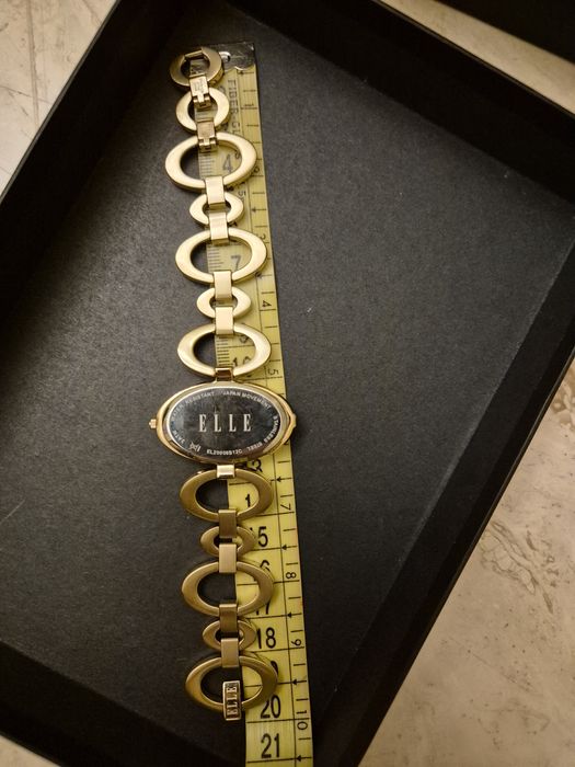 Ceas Elle, rezistent la apă