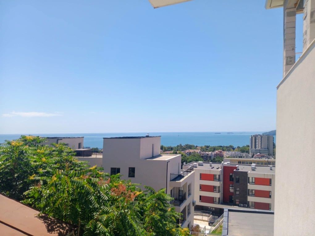 Дава се под наем Тристаен апартамент в Варна, Бриз - 120 кв.м за 918 € - Снимка #7