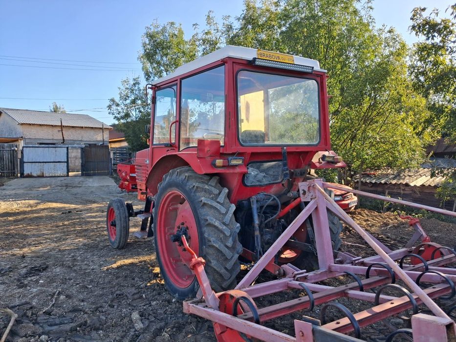 Vând tractor anul 2004