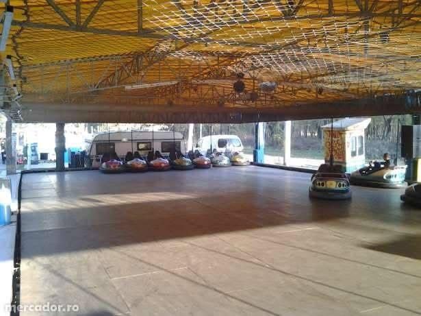 De vânzare pista mașinuțe+ 12 mașinuțe pentru bâlci!!