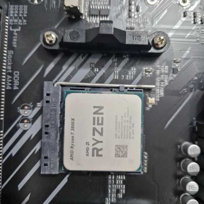 Placa video Inno 3D GeForce RTX 3060 Procesor AMD RYZEN 7 3800X +M RAM