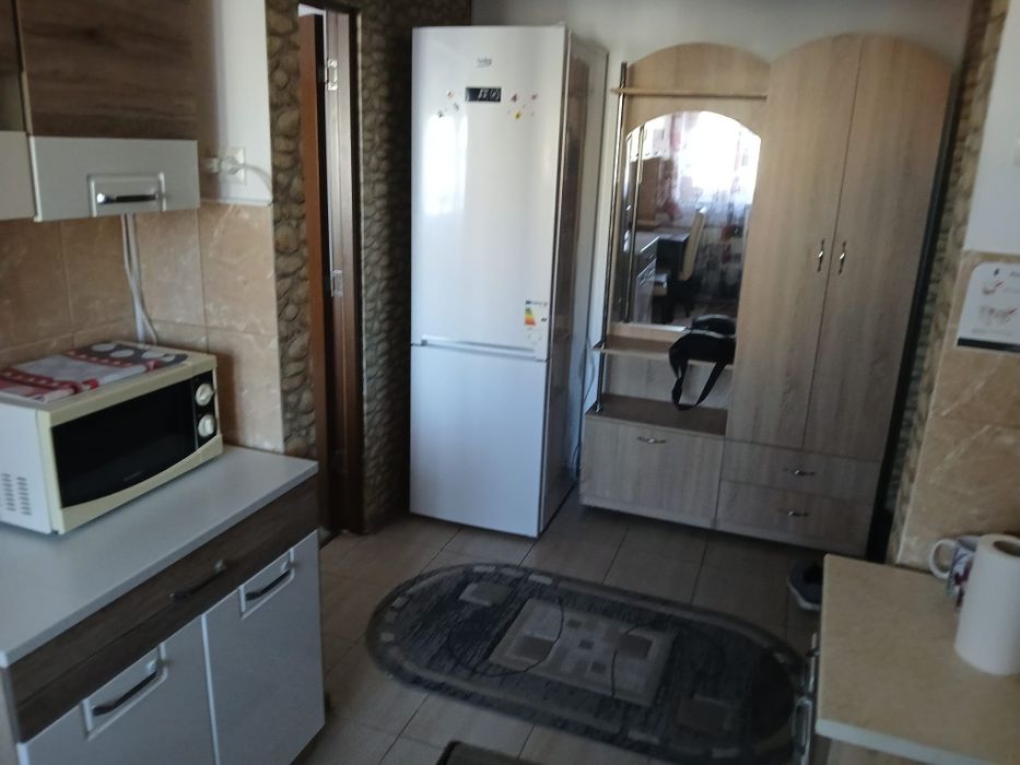 Persoana fizica inchiriez apartament cu doua camere in deva ,merasti