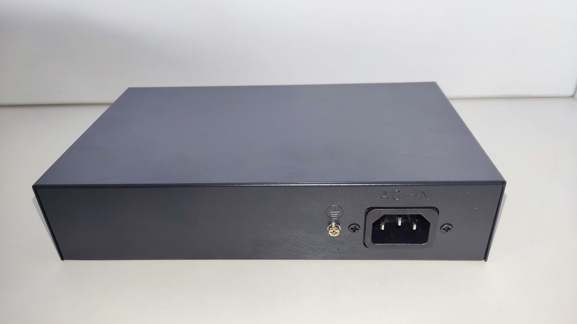 Коммутатор POE Switch для питания видеокамер