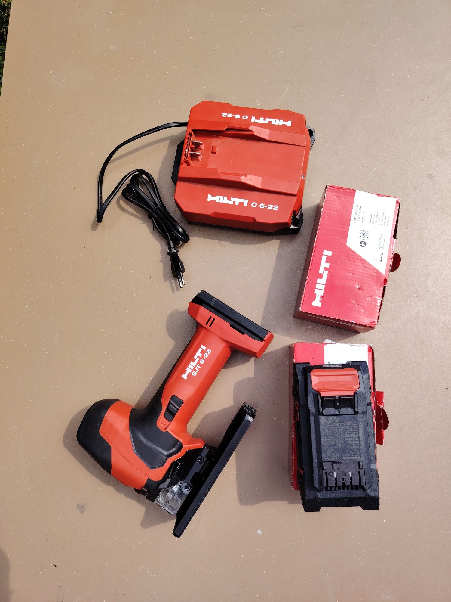 Fierastrau pendular HILTI SJT 6-22 incarcator + acumulatori