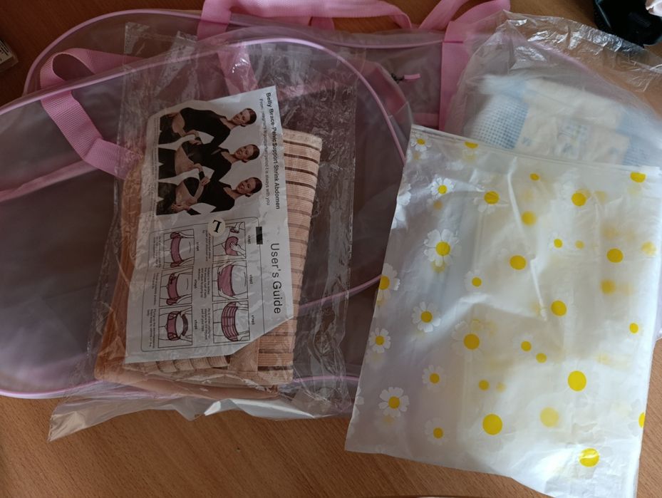 Продам 2 сумки в роддом большая и средняя, подгузники взрослые