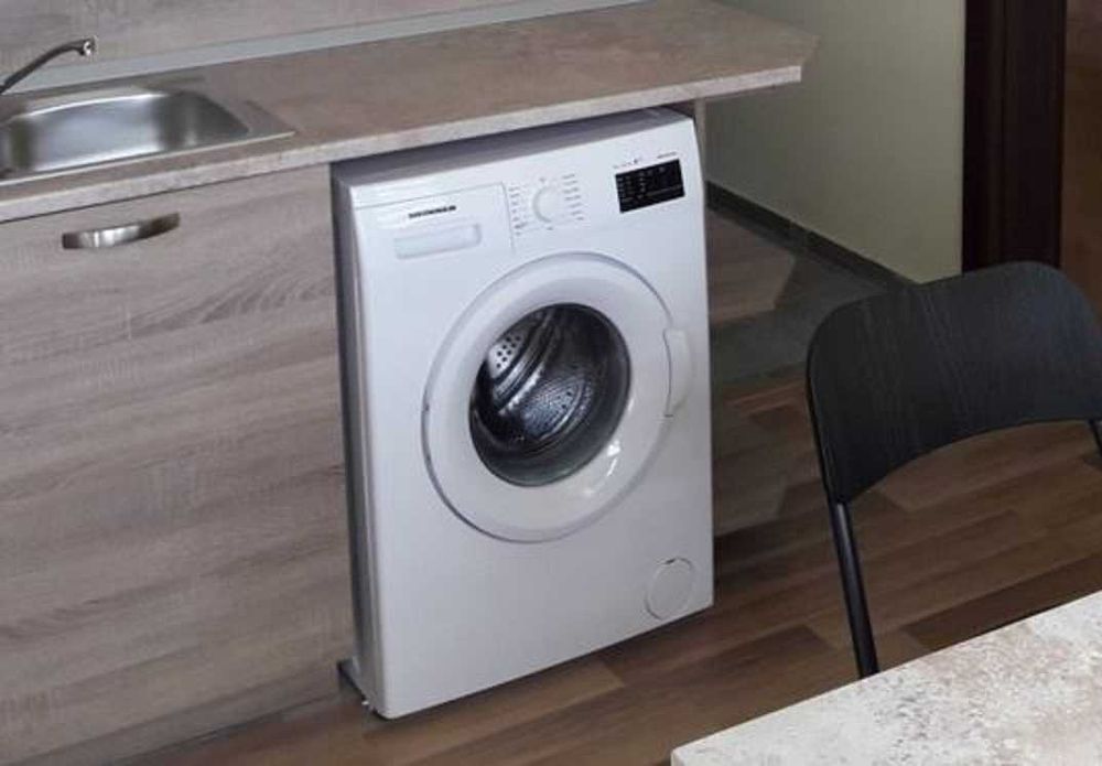 Продавам пералня Heinner HWM-V8214A++, 8 кг