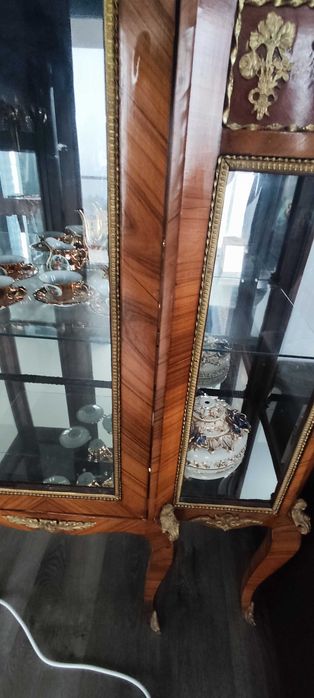 Историческа витрина в стил Empire