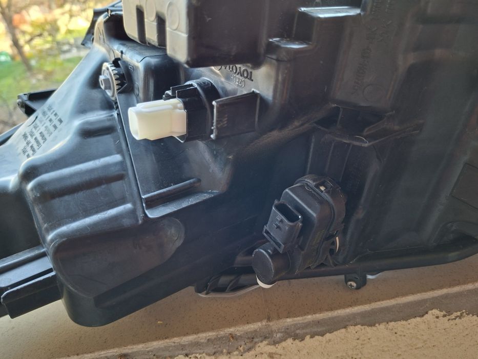 Десен фар Toyota Yaris 2020 - 2023