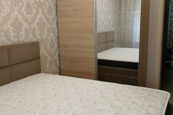 Srochna sotiladi Cholonzor Do‘mbirobodda 2xonali kv