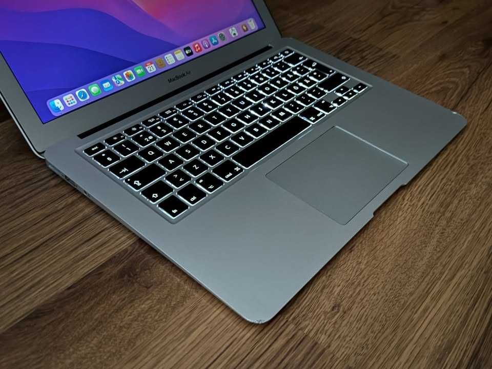 13.3'Apple MacBook Air Mid 2017 8GB RAM/256GB SSD/Intel i5