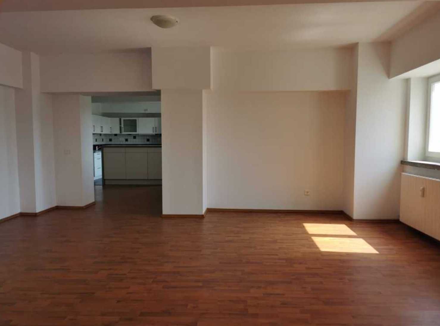 Apartament 4 Camere - Piata Centrala (cu parcare privata)