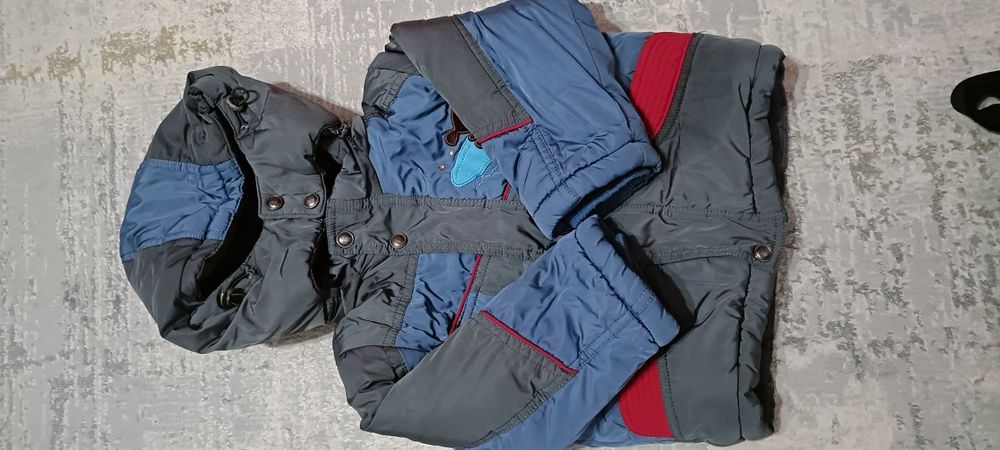 Продам детские куртки