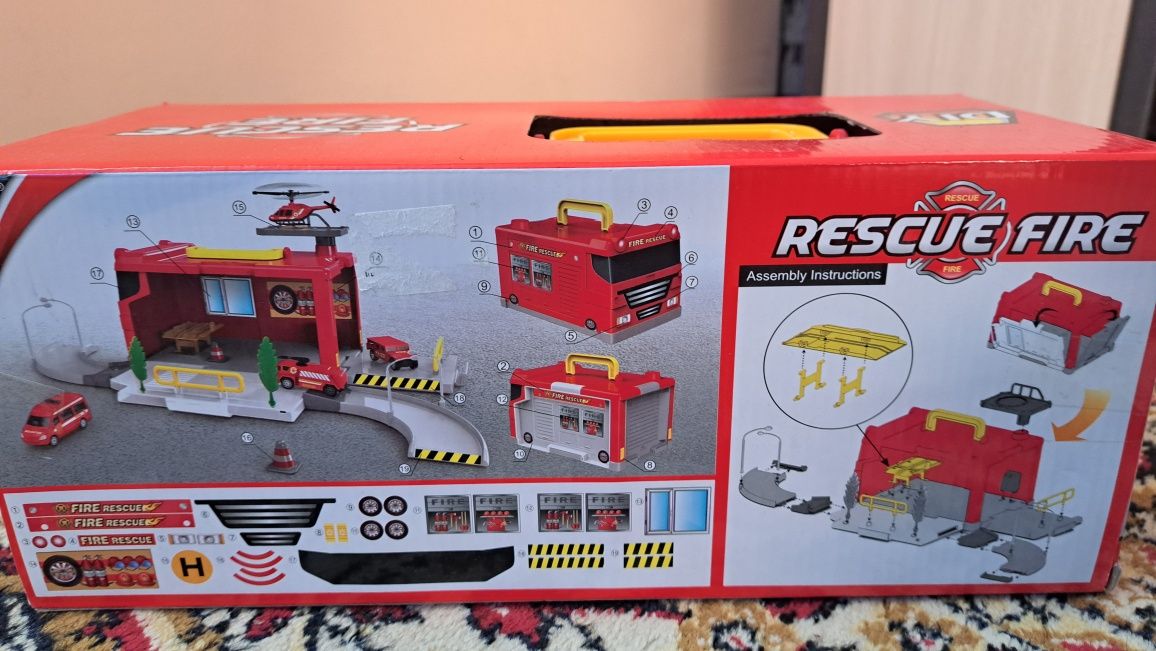 Детски комплект Пожарна станция и автомобили
