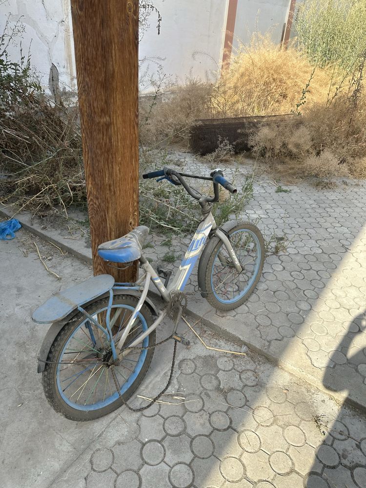 Bolalar uchun 2qavatlik krovat va kompyuter uchun stol bonusga velosop