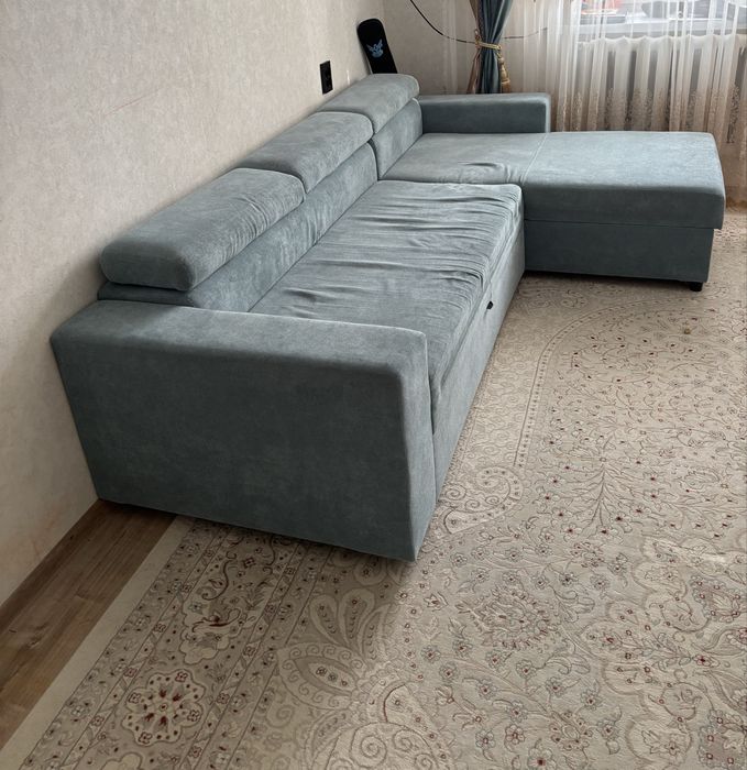 Диван угловой в хорошем состояний