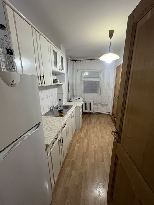 Apartament spațios de 4 camere de închiriat