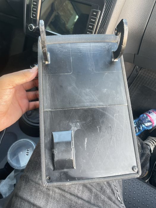 Подлакътник Оригинален  за Vw tauran  от 2003 до 2010 г