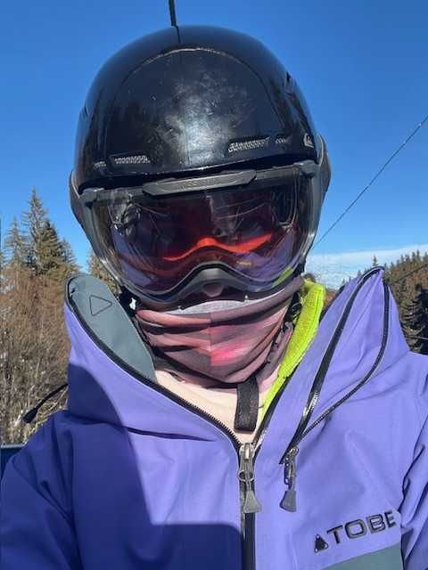 Продавам каска QUICKSILVER и маска ROSSIGNOL в много добро състояние.