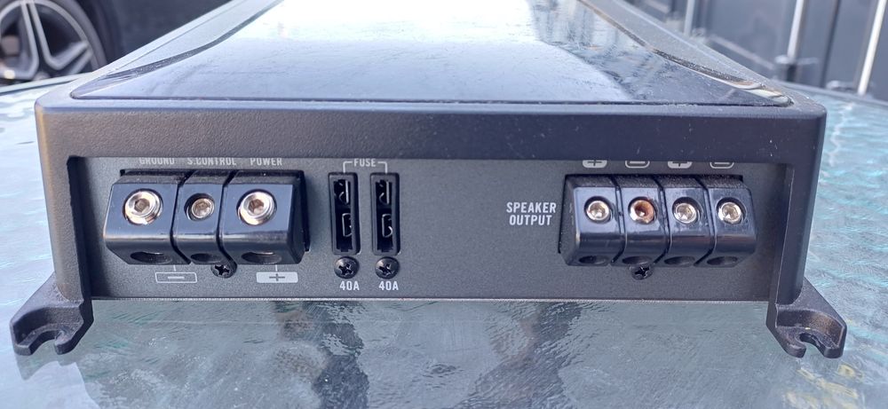 Swoboofer auto, aplificator Pioneer