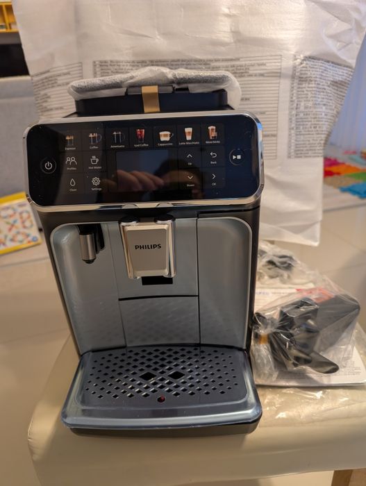 Espressor Philips 4400 nou