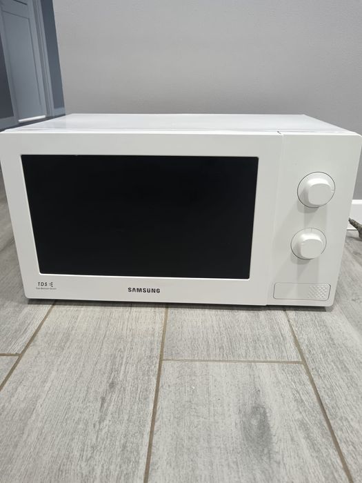 Продам микроволновку  Samsung в рабочем состоянии