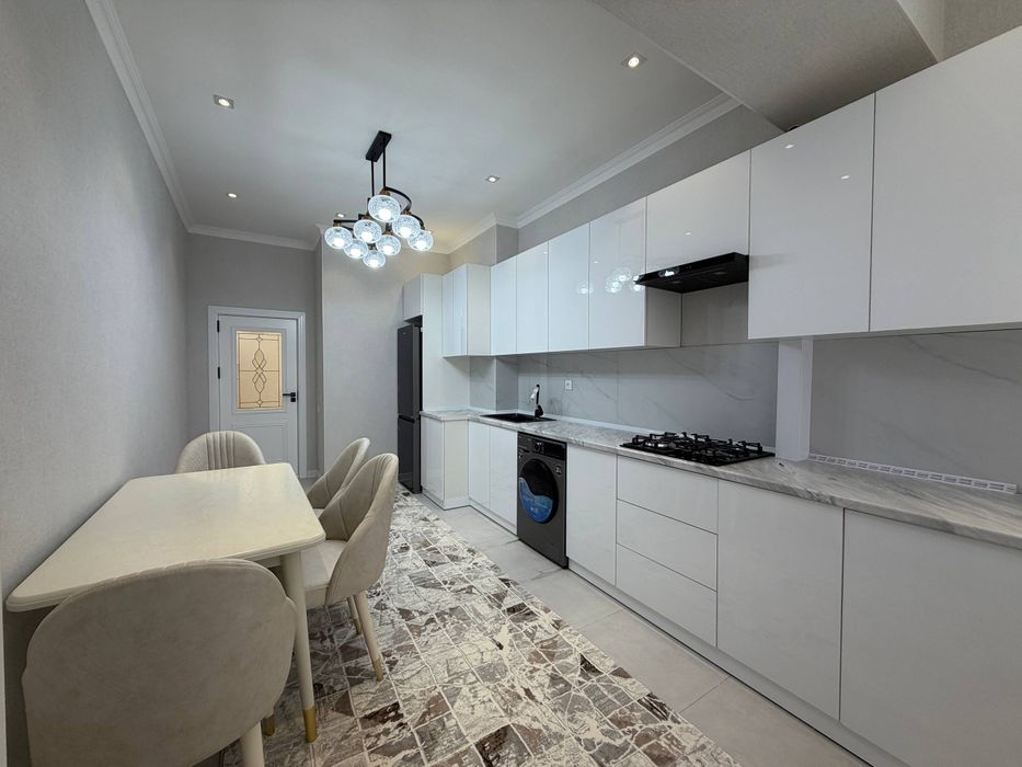 Продаётся 3х комнатная квартира в районе Геофизики рядом с Аэропортом.