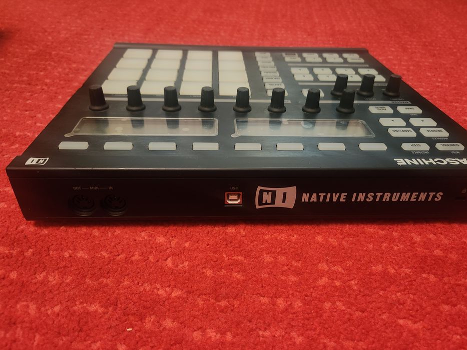 Native Instruments Maschine - drum machine