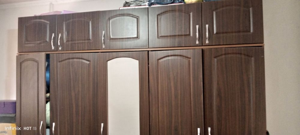 Шкаф средний  б/у