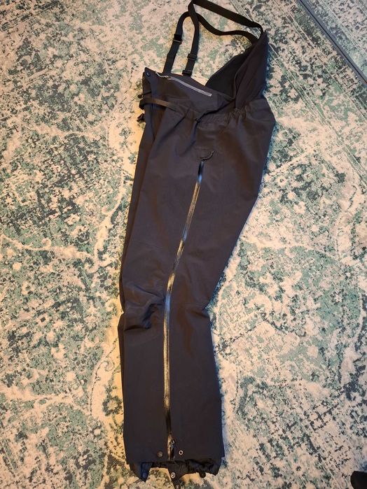 suprapantalon Arc'teryx Theta SV Bib marimea L