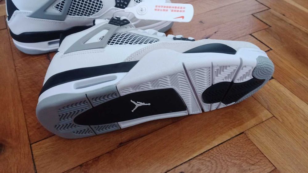 Маратонки НОВИ! Джордан 4