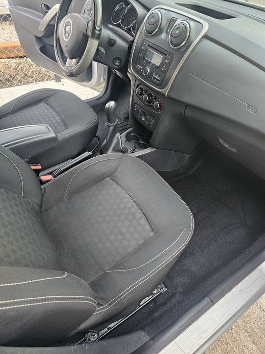 Пране на автосалон • Вътрешно и външно почистване •