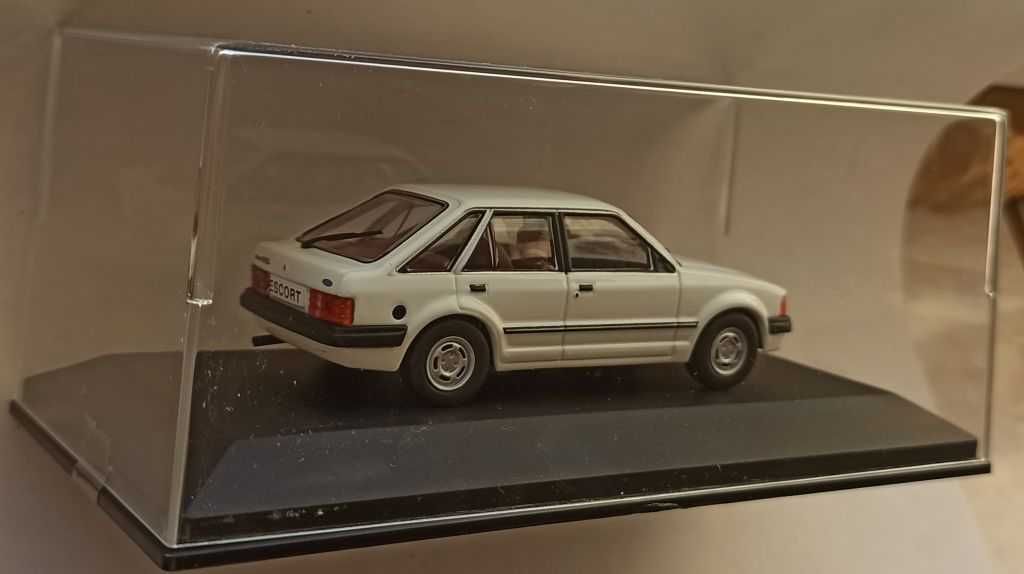 Macheta Ford Escort GL 1982 - IXO/Hachette 1/43