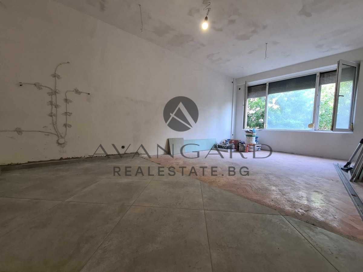 Продава се Тристаен апартамент в Пловдив, Кючук Париж - 63 кв.м за 1508 €/кв.м - Снимка #2