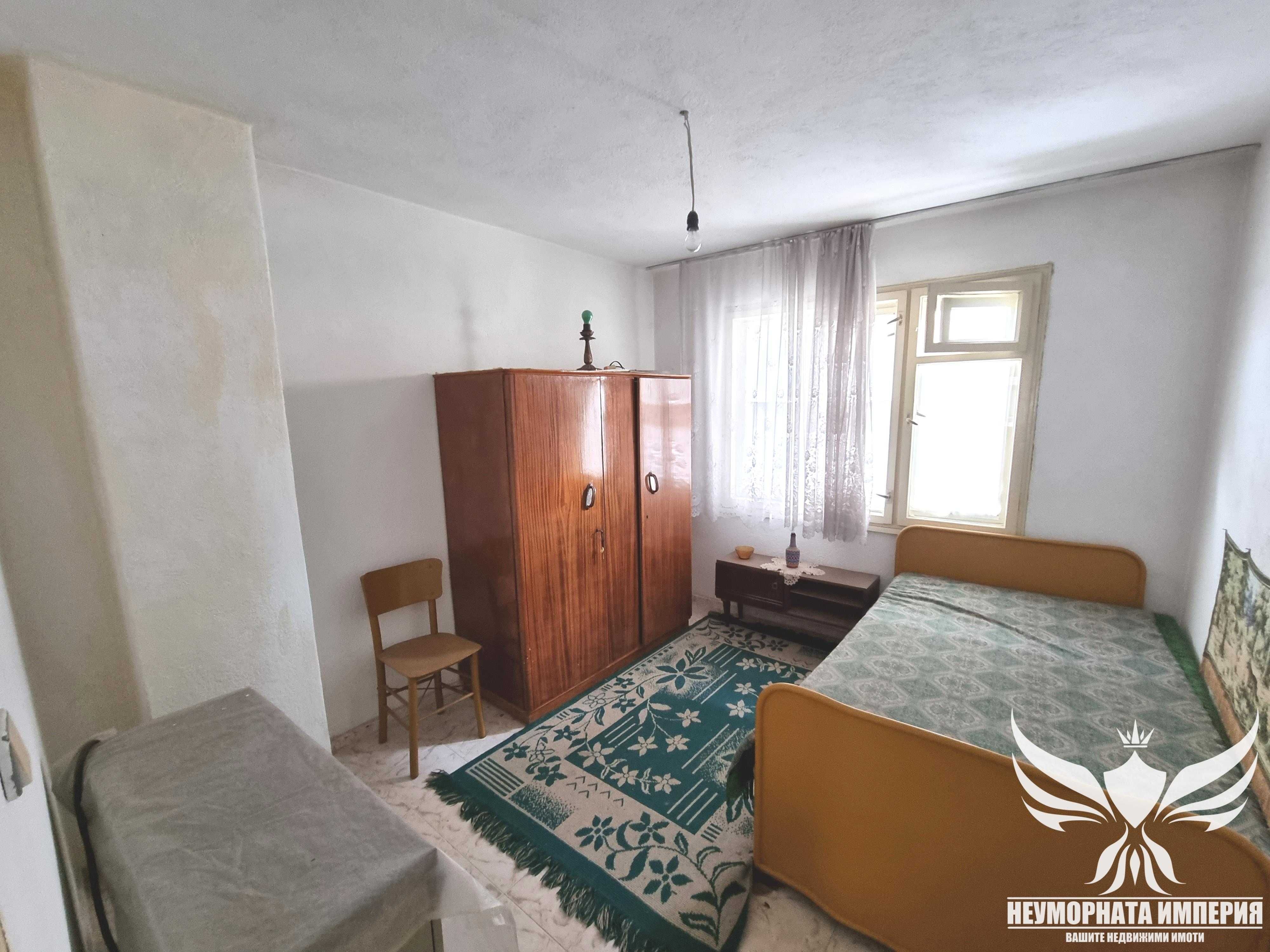 Продавам триетажна къща 285РЗП и 232кв. двор-гр.Асеновград, кв.Зъбчето