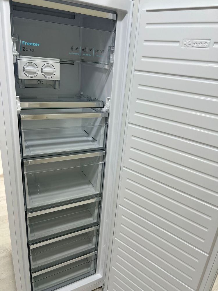 Congelator SHARP NoFrost, 280 l, H 186 cm, Clasa A+, alb