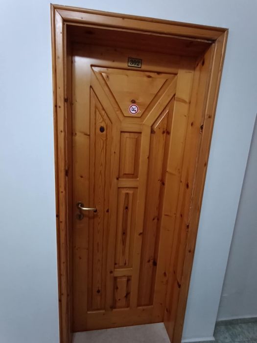 Врати с каси, брави, дръжки, патрони от чам, ламинат и МДФ