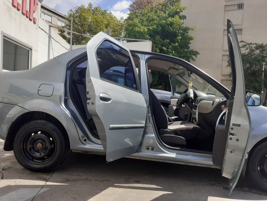 Dacia Logan 1,6 16 v, 128.000 km, benzina, manuala, 1598 cm3, 105 cp