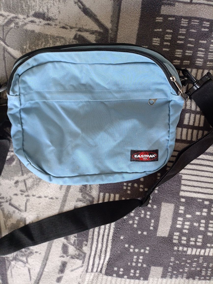 Vand geantă Eastpack ,originala, produs de calitate import Germ