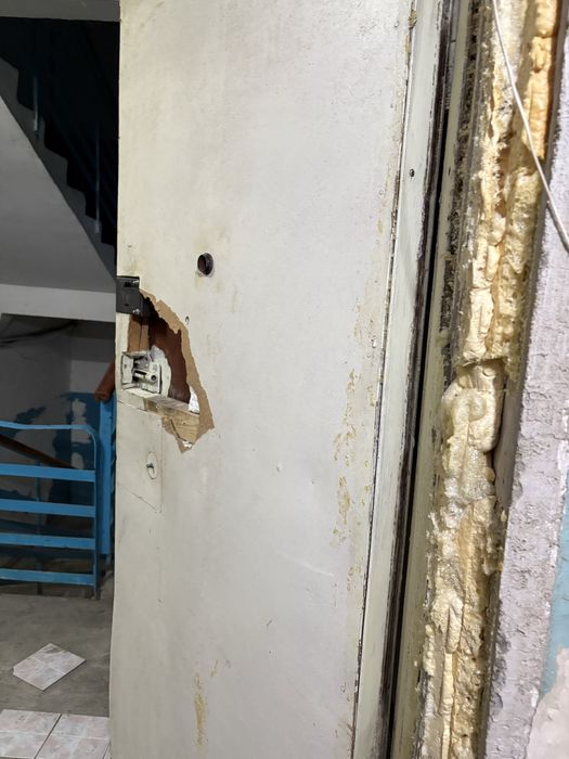 Продам железную дверь