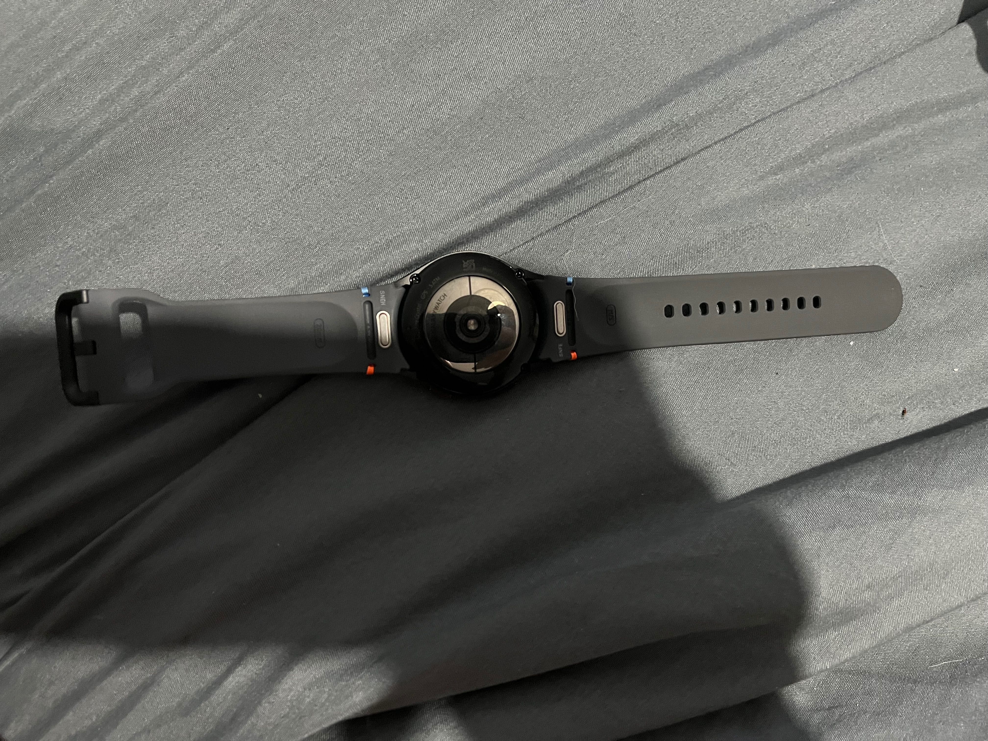 Samsung Galaxy Watch FE с гаранция 2 години