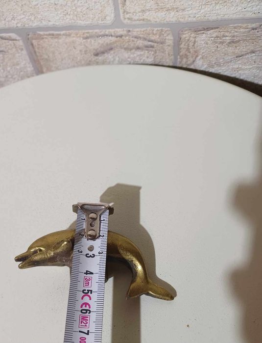 Бронзов делфин..