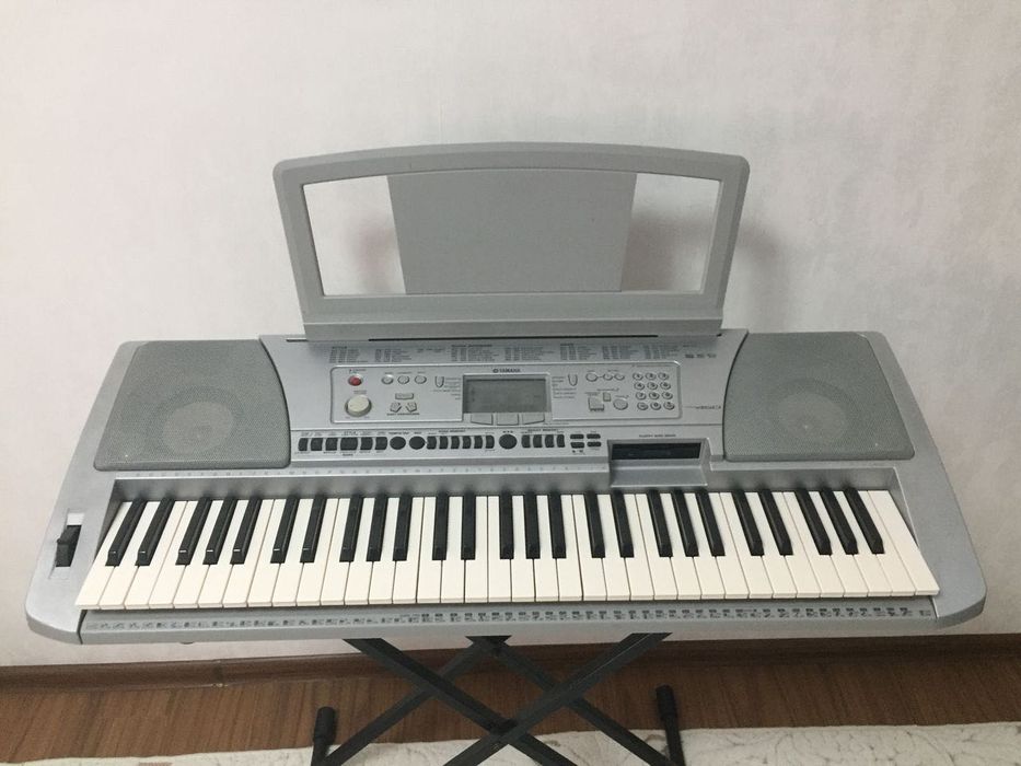 Vând Yamaha PSR-450  - stare bună
