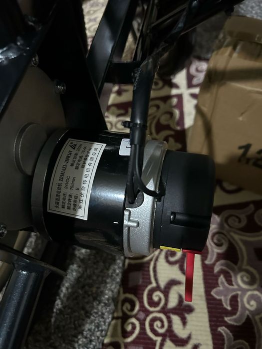 Многофункциональная коляска с жрстиком и аккумулятором новая скаробкой