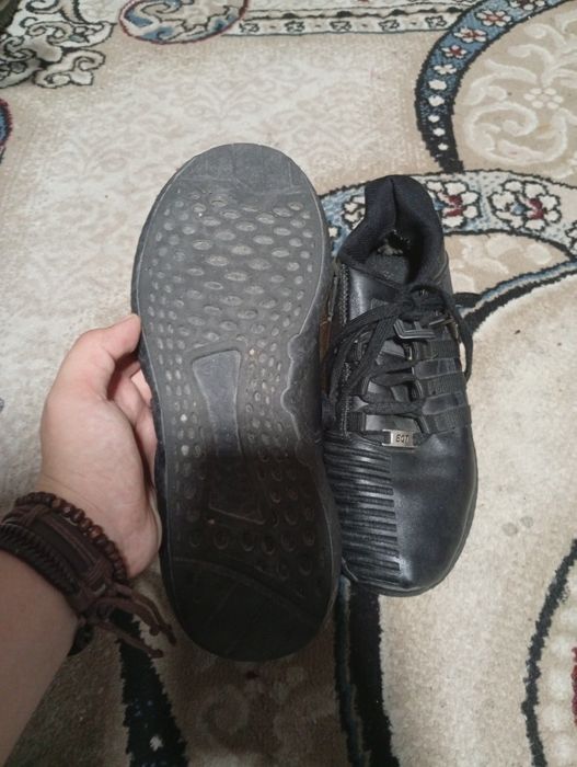 Продам кроссовки 43 размер